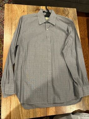 Men's Long-Sleeve Gray Button-Up Shirt